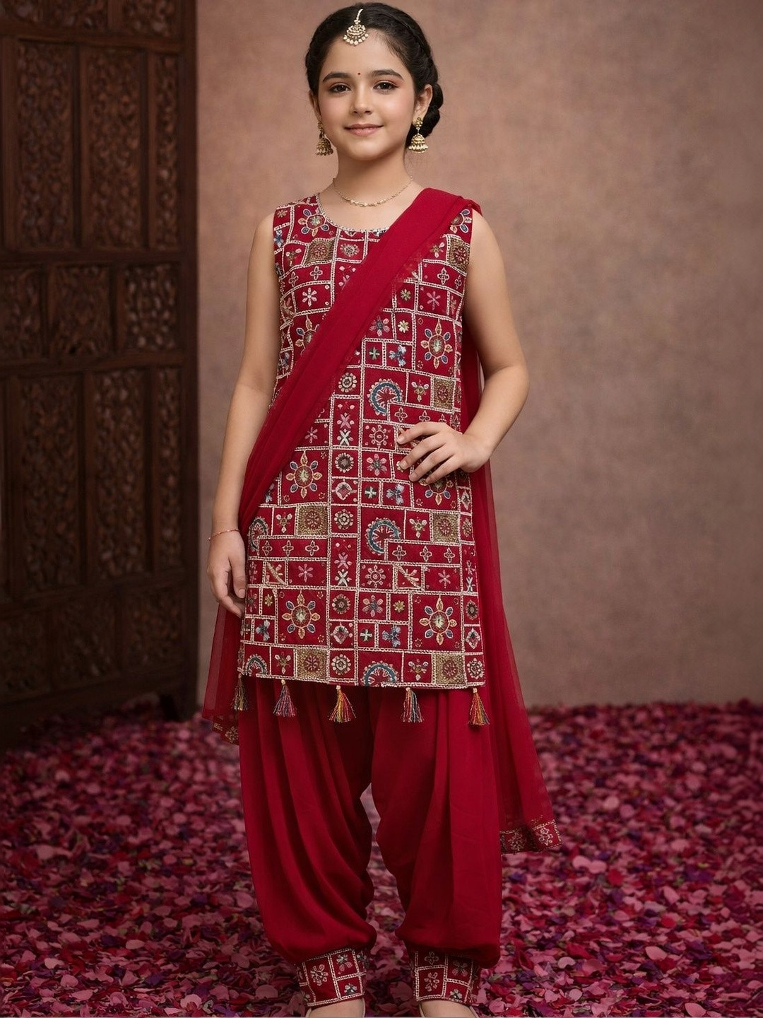 Sangria Girls Embroidered Round Neck Kurti & Salwar With Dupatta