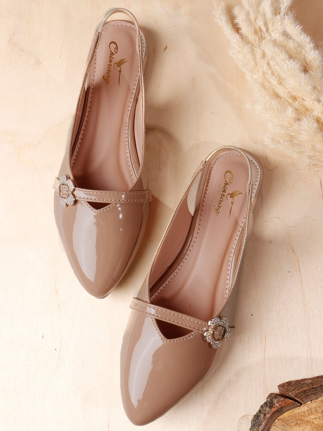 CHINRAAG Women Pointed Toe Mojaris