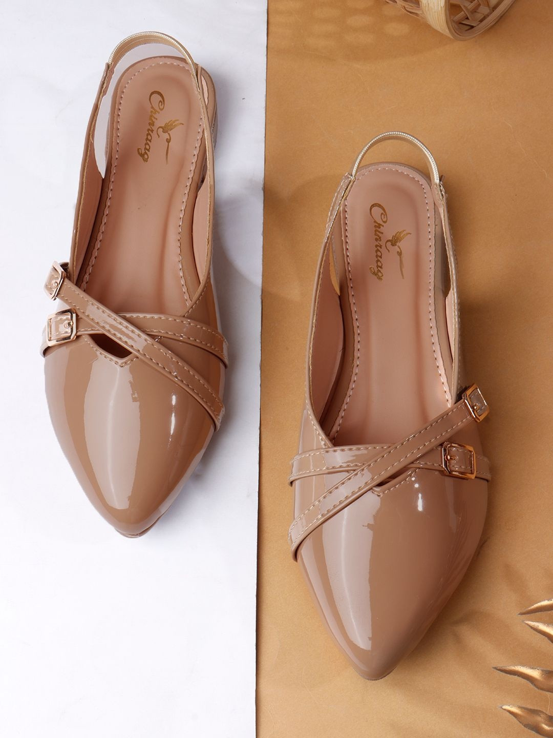 CHINRAAG Women Textured Pointed Toe Mojaris