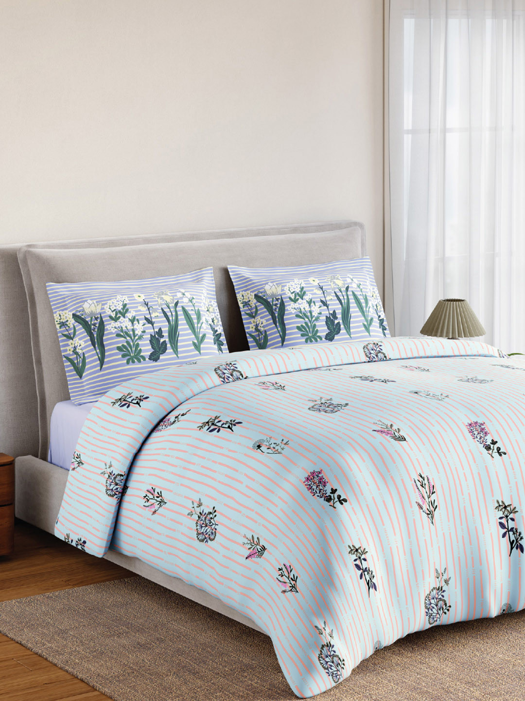 SPACES Blue Floral 144 TC Queen Bedsheet with 2 Pillow Covers