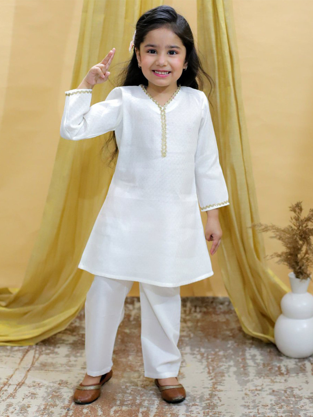 The Mom Store Girls V-Neck A-Line Kurta With Trouser