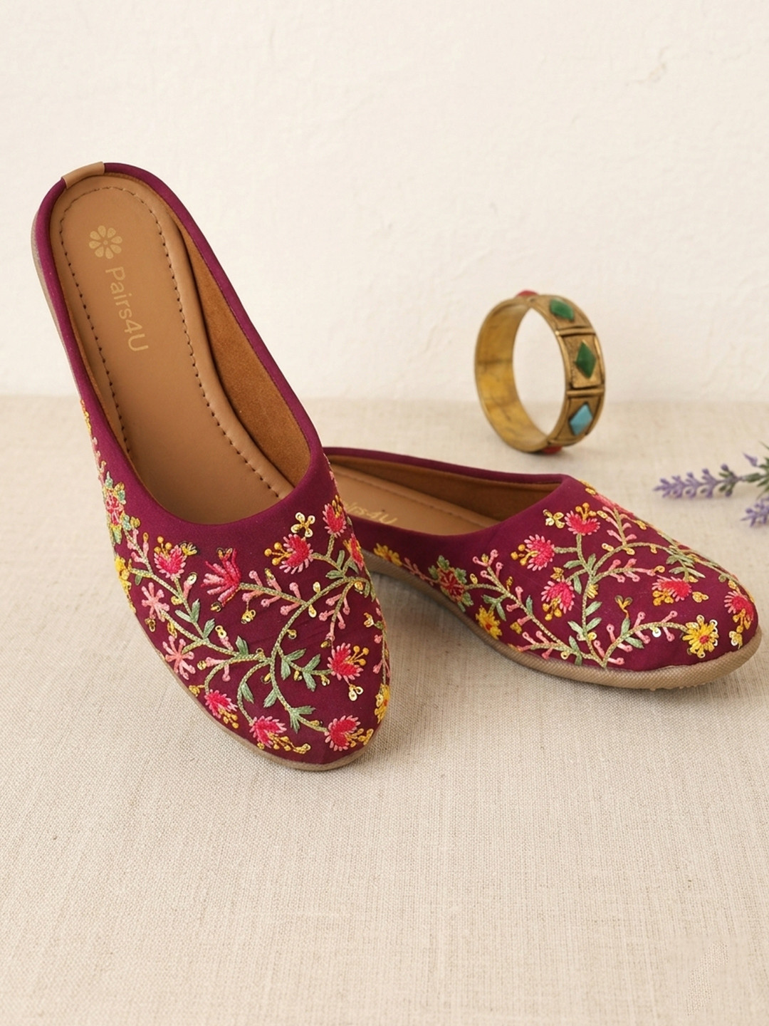 Pairs4U Women Embellished Ethnic Mojaris with Embroidered Flats