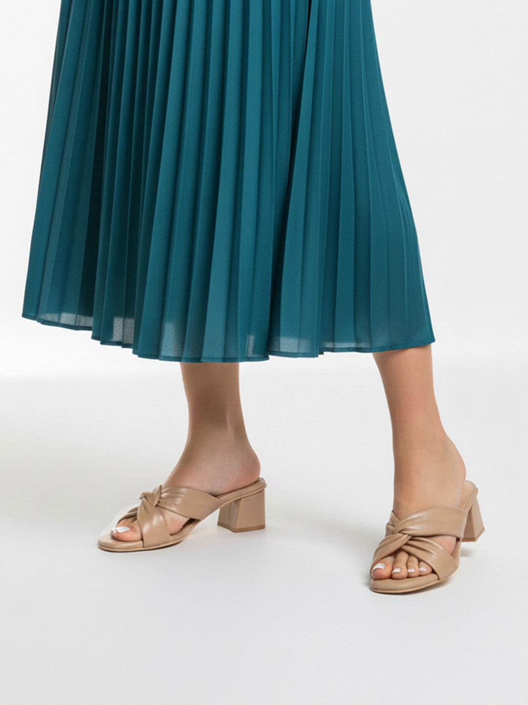 Monrow Alira Block Round Toe Heels