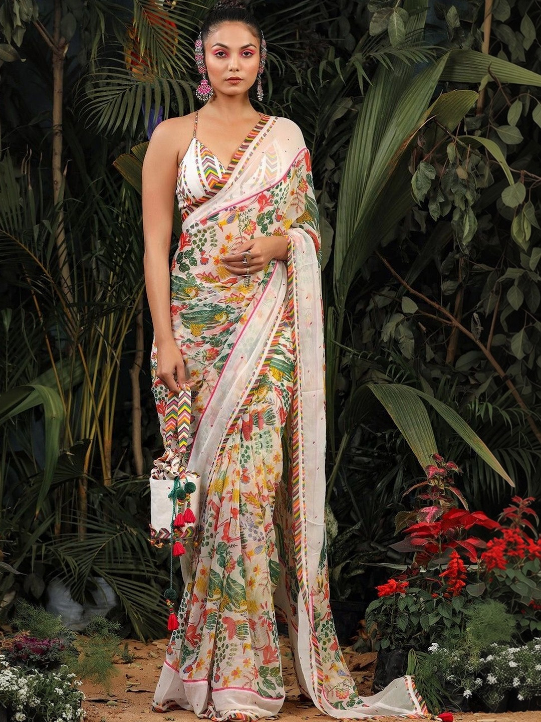 LOOM SUTAA Floral Phulkari Poly Georgette Saree