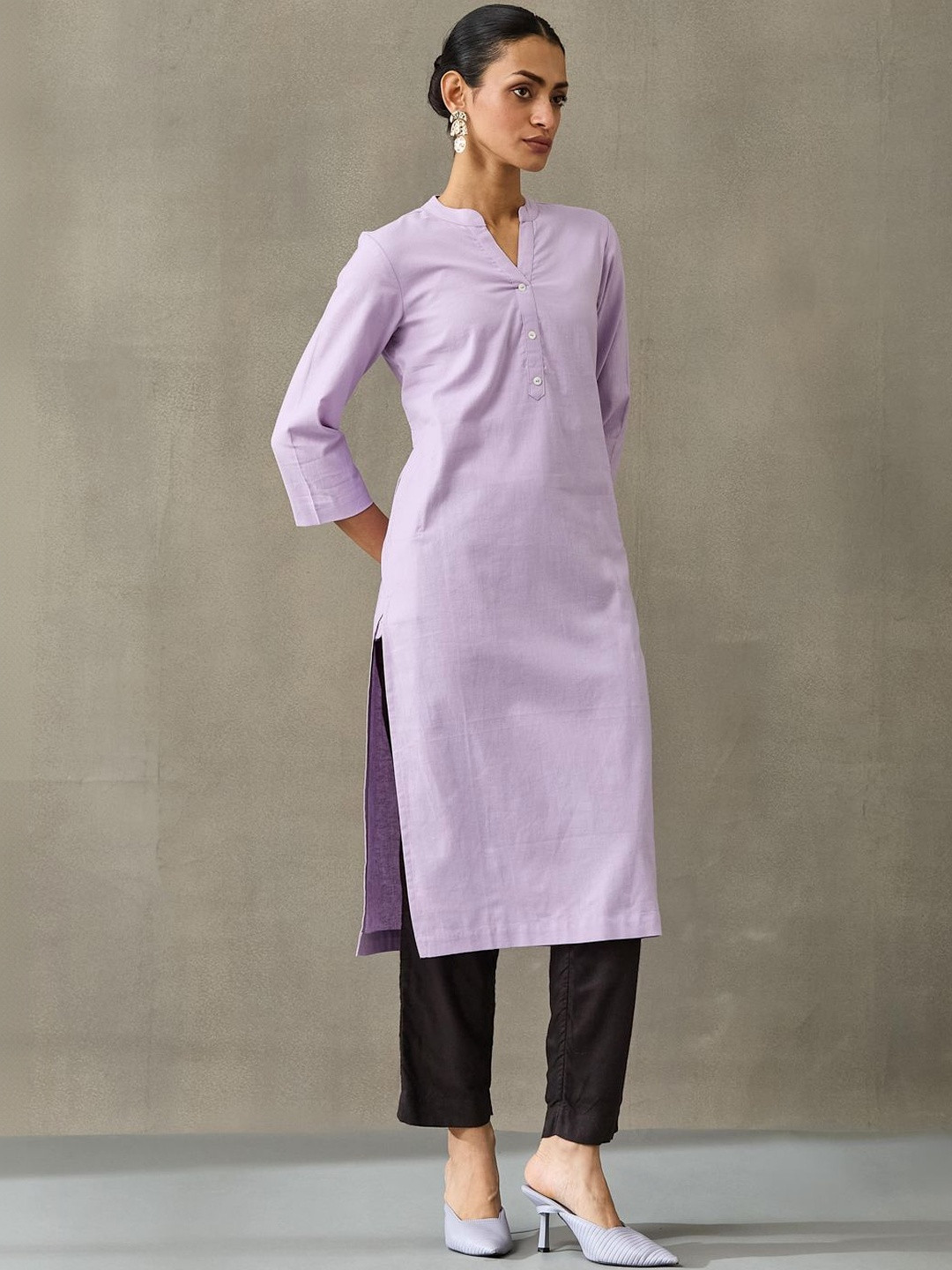 Navibhu Structured Women Thread Work Kurta