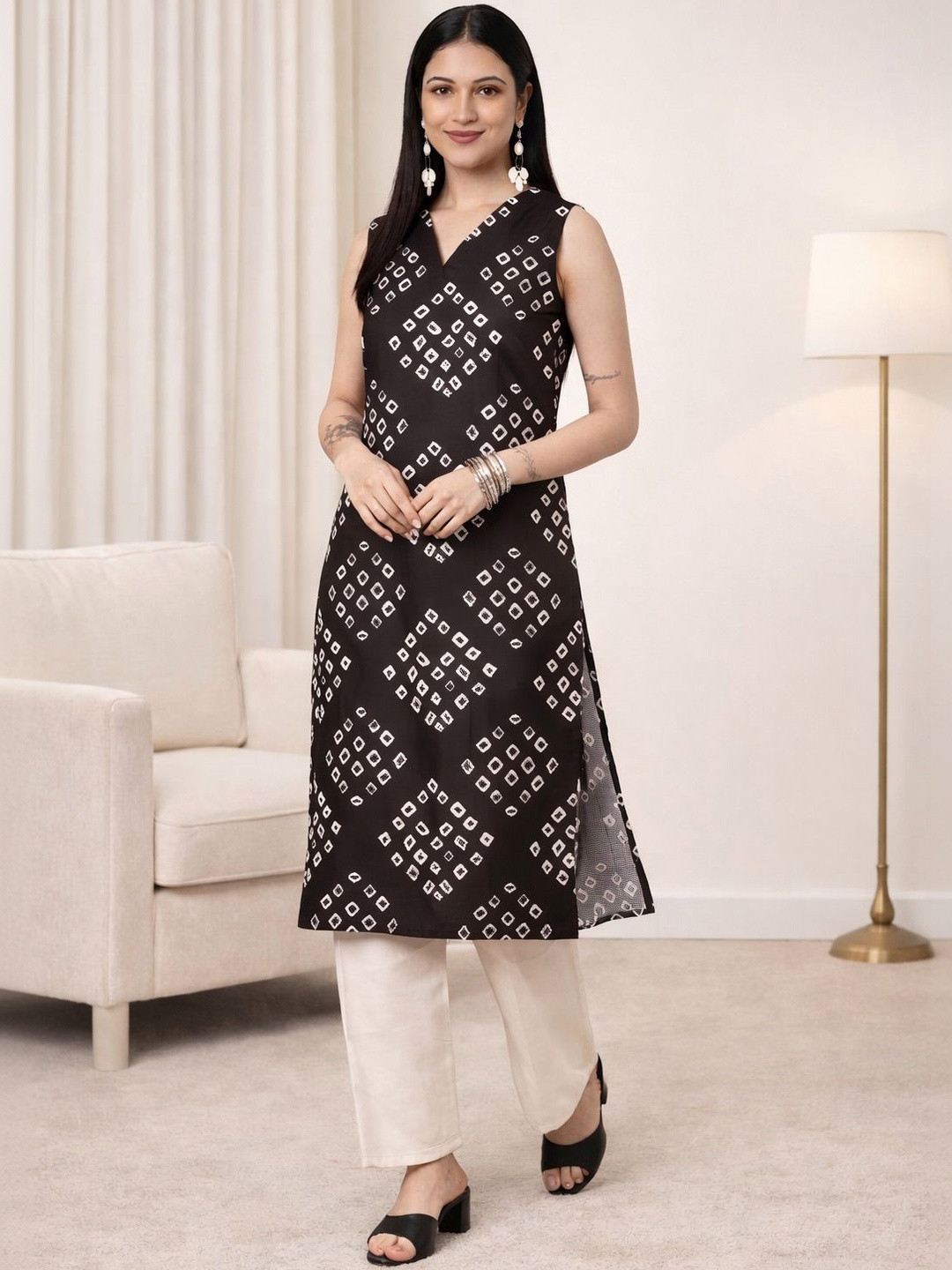 HERE&NOW X fwd Printed V-Neck Kurti