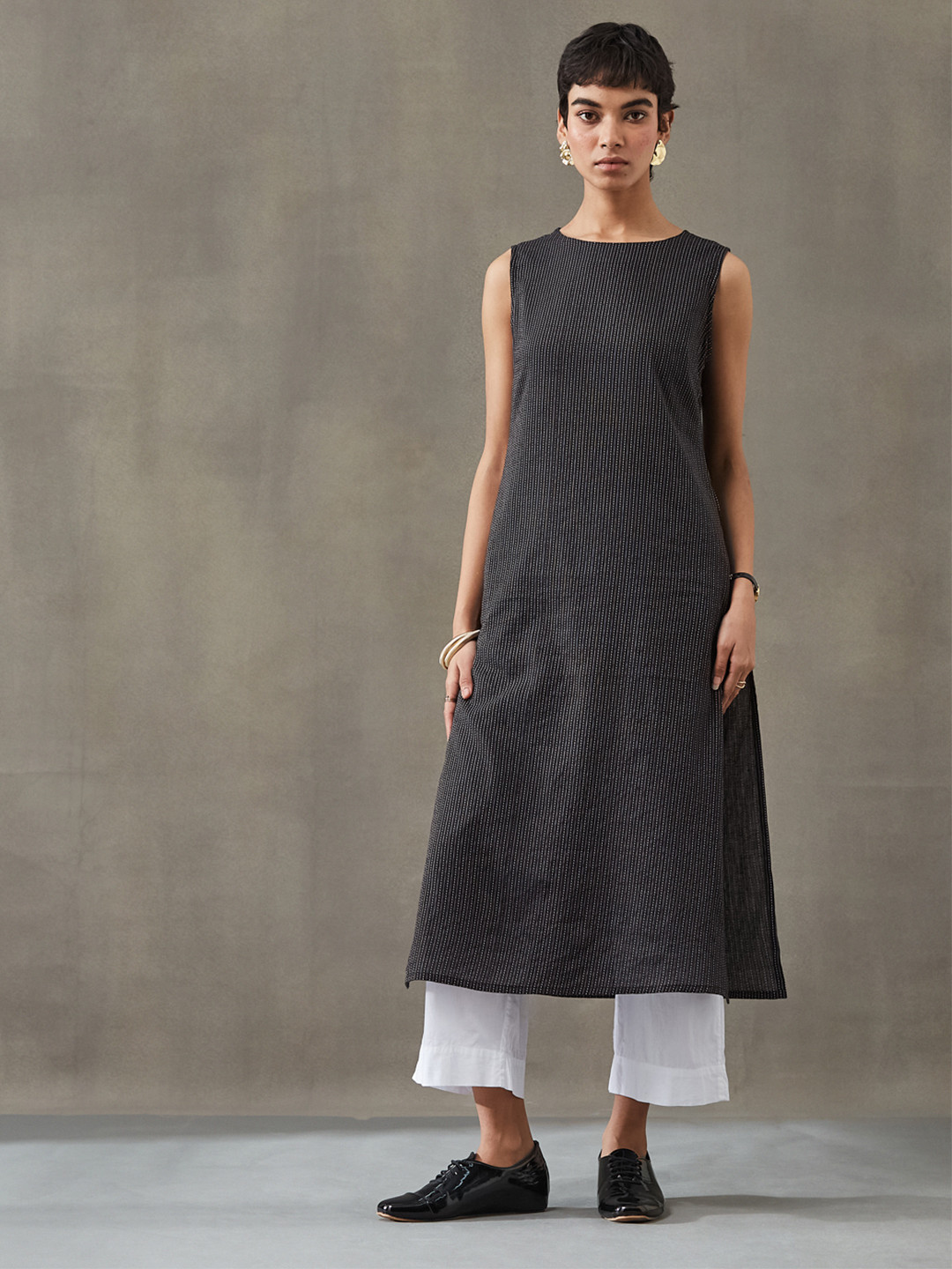 Navibhu Contemporary Women Yoke Design Thread Work Kurta