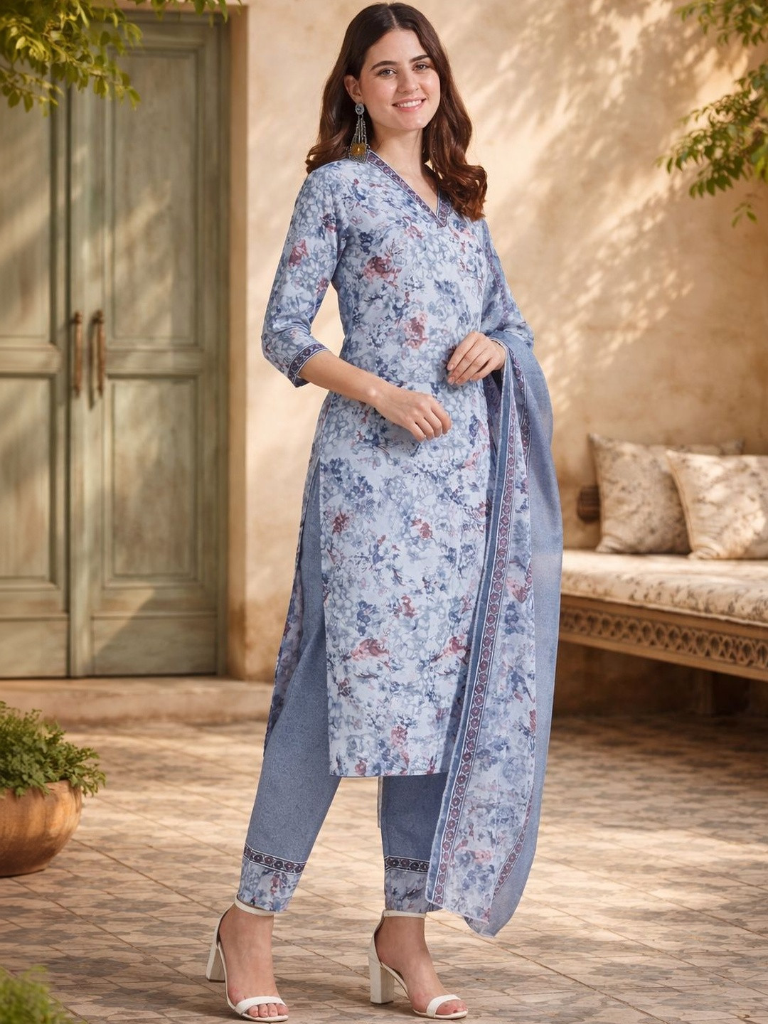 KINDA DESI Women Floral Printed Regular Kurta with Trousers & With Dupatta