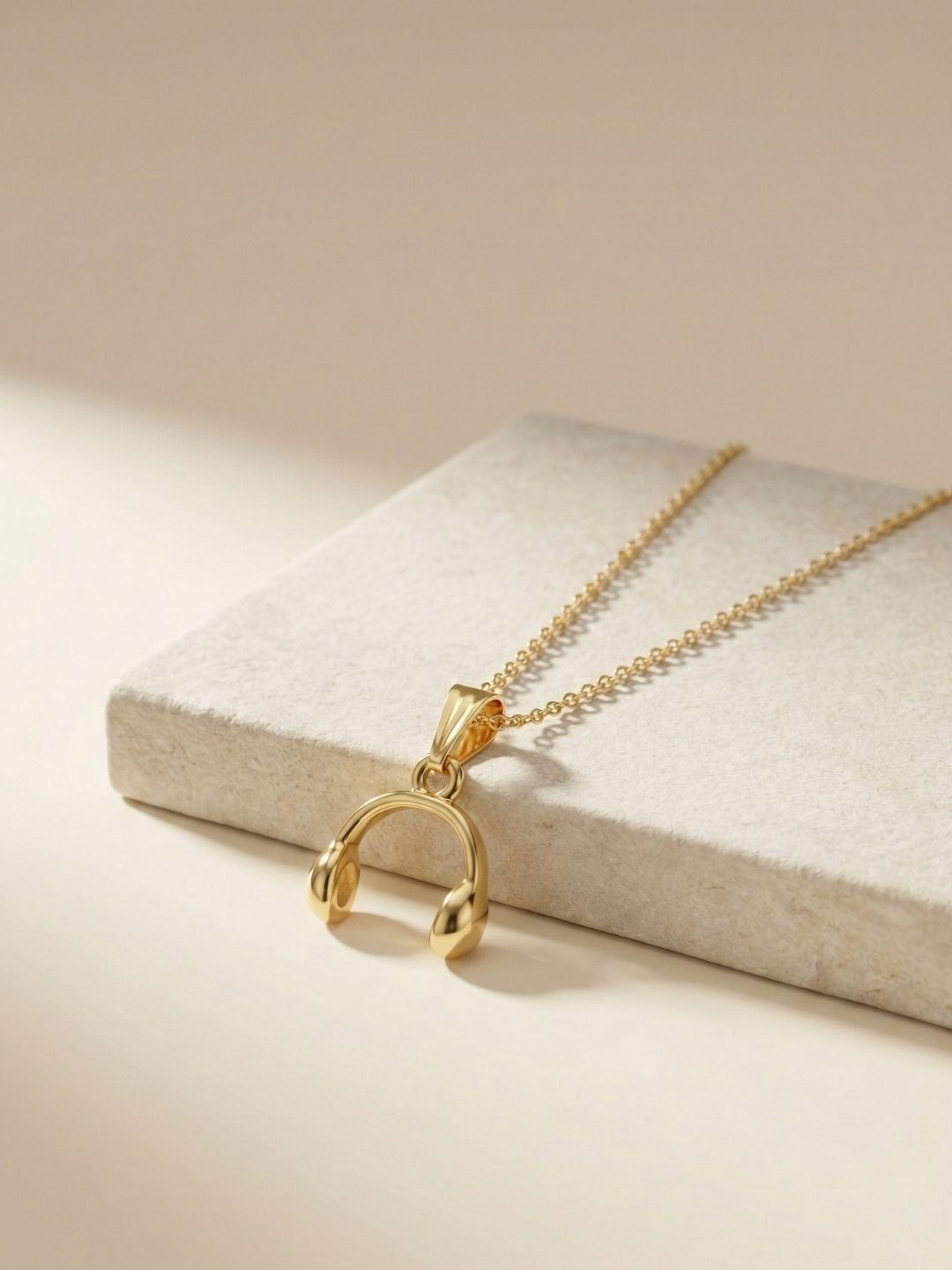 Sangria Gold-Plated Horseshoe Charm Pendants With Chains