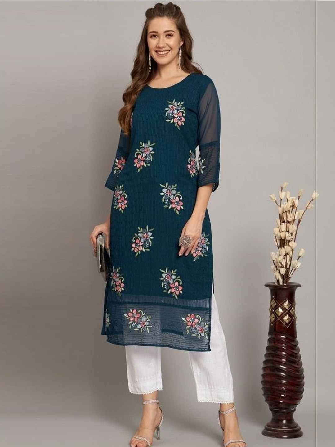 HETURAJ FASHION Floral Embroidered Thread Work Pure Georgette Thread Work Kurti