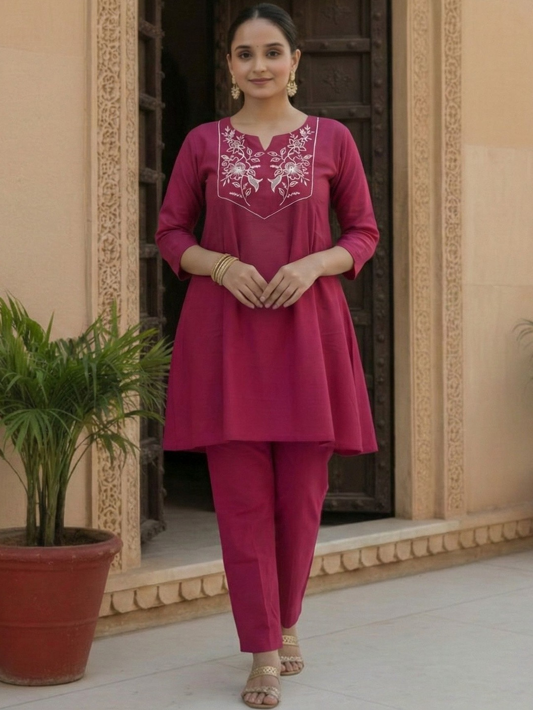 RUSTIQUE Women Floral Embroidered Thread Work Pure Cotton Kurti with Trousers