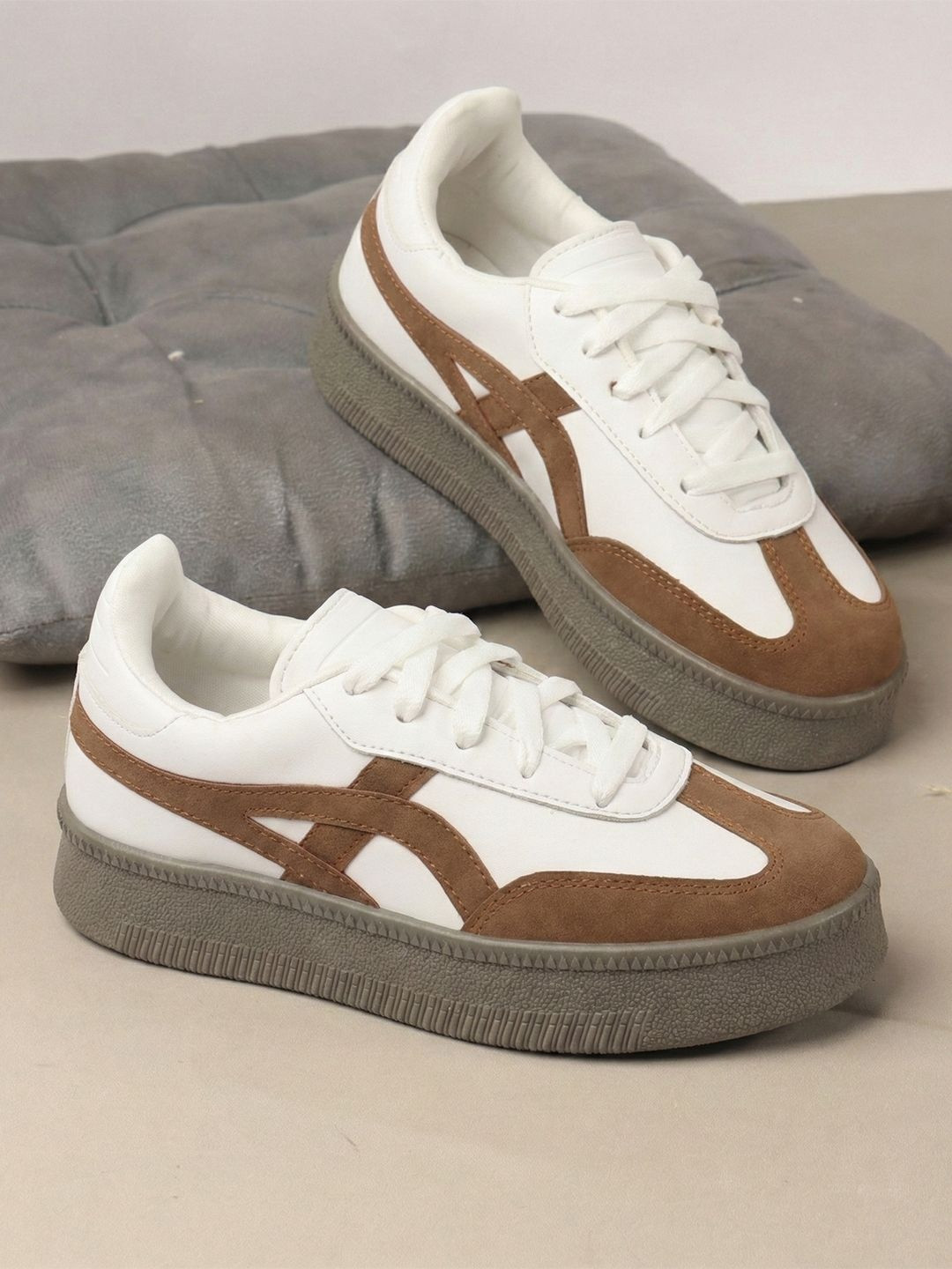 VENDOZ Women Colourblocked PU Sneakers
