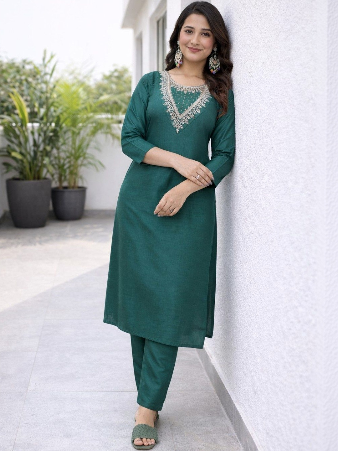 SDK FASHION Women Ethnic Motifs Embroidered Regular Thread Work Kurta with Trousers