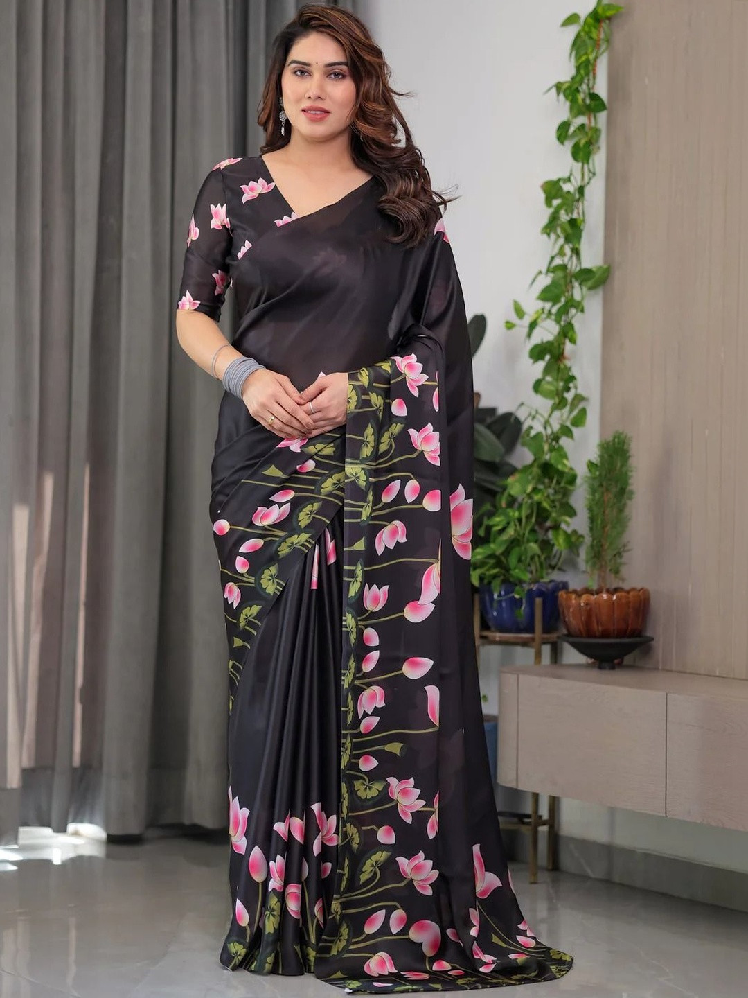 PRISHIL ENTERPRISE Floral Saree