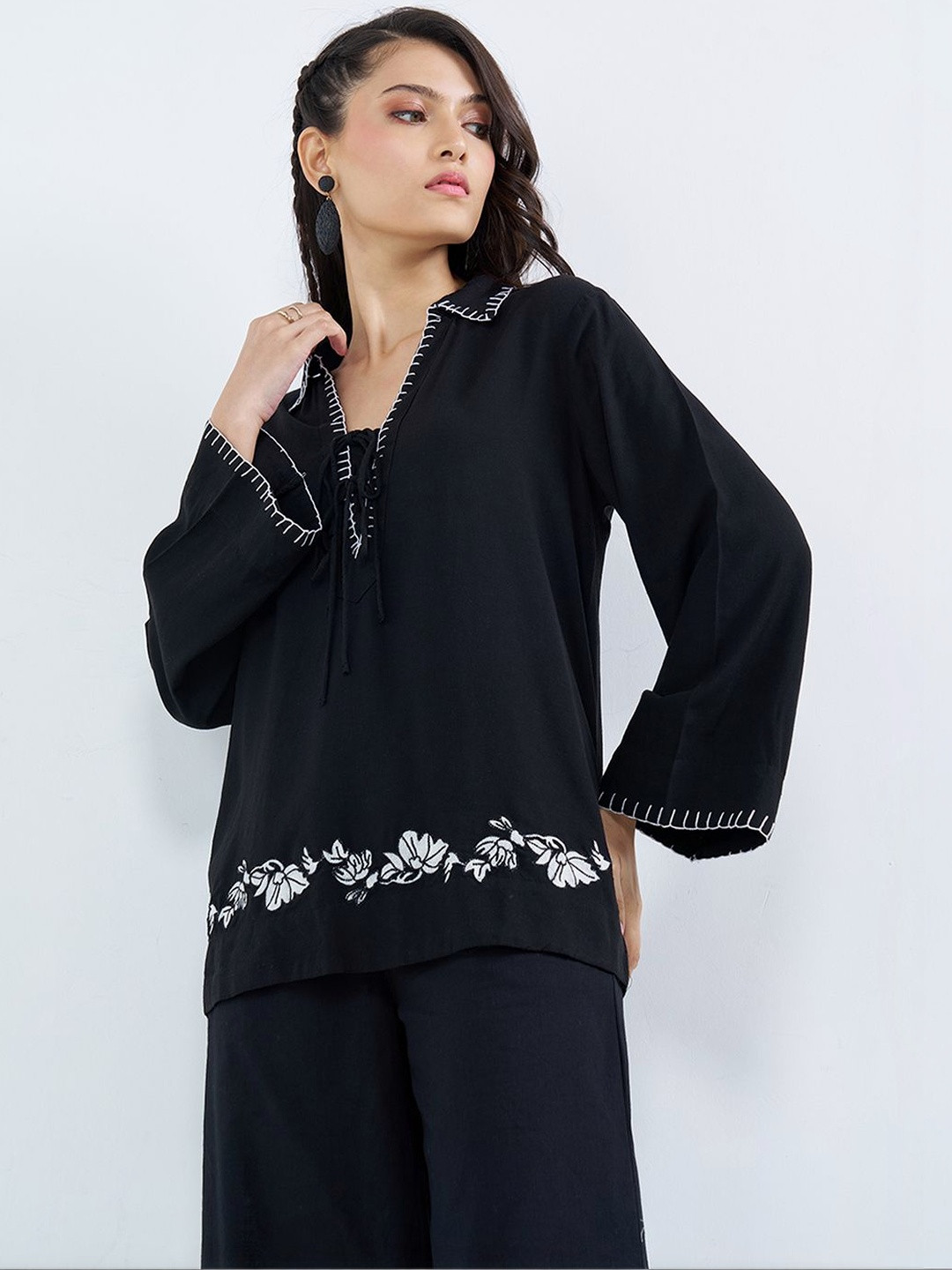 AKKRITI BY PANTALOONS Viscose Rayon Blend Embroidered Tunic