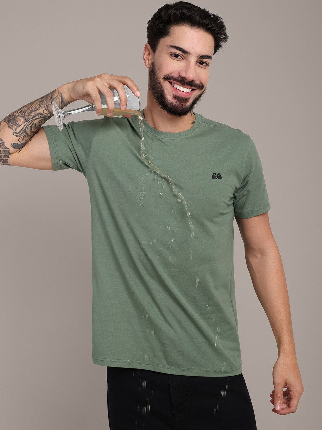 Vandee Men's Green Anti-Stain Cotton Round Neck T-Shirt