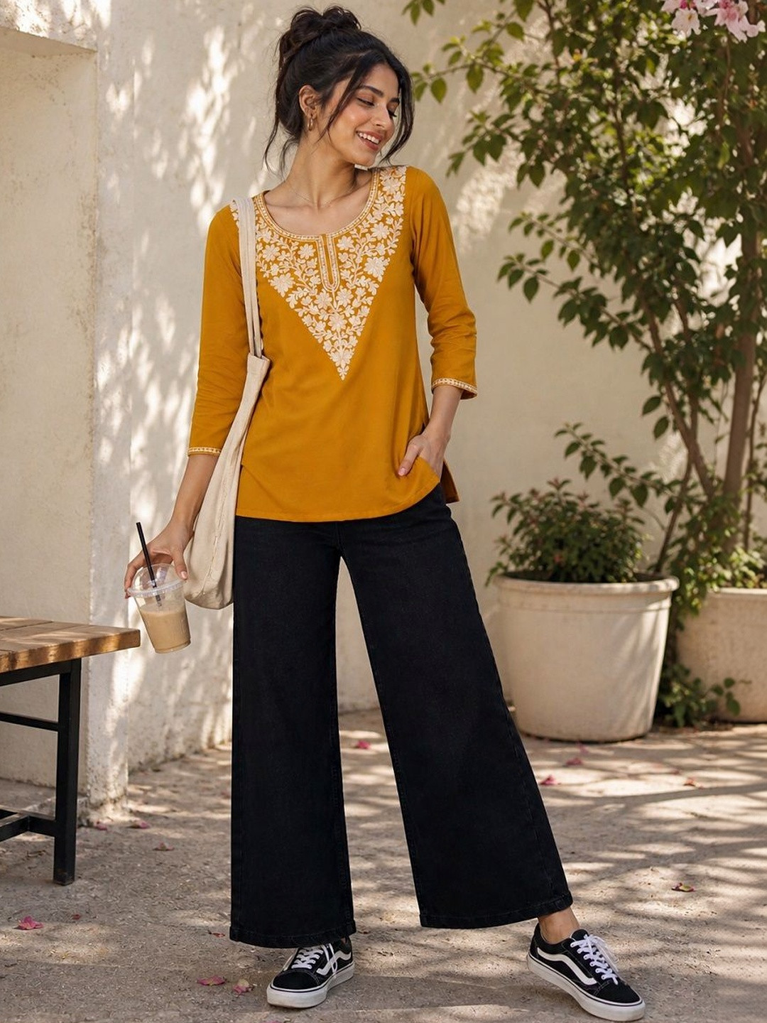 LUSIVA Floral Embroidered Chikankari Chikankari Kurti