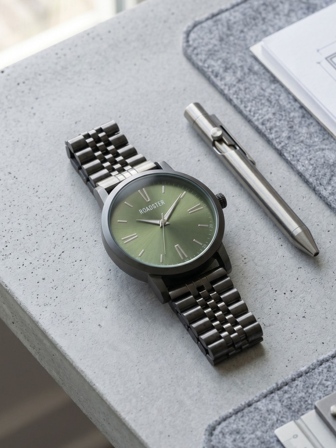The Roadster Lifestyle Co Men Analogue Watches-RD-SG26-1C