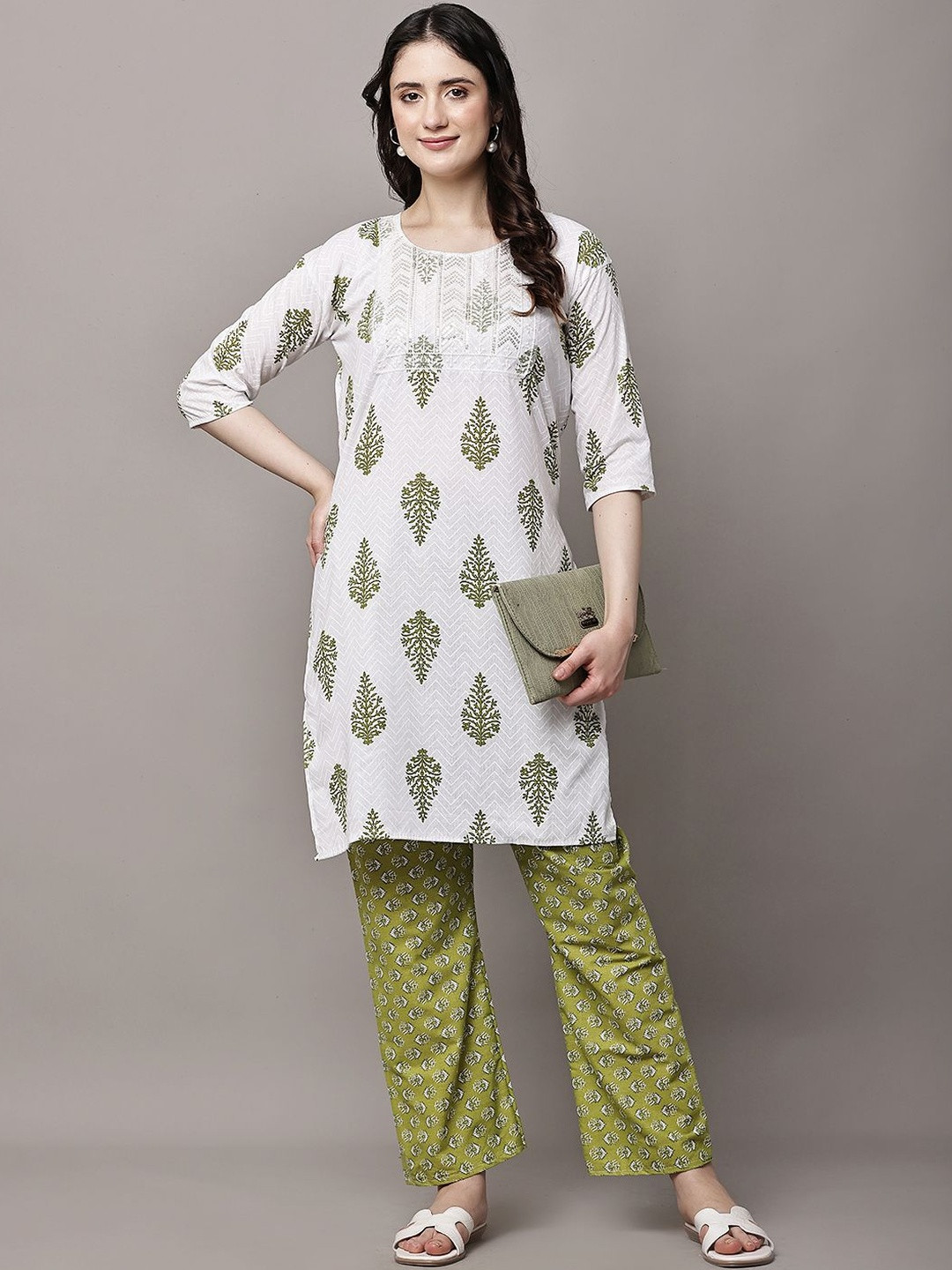 Hrikshika Fashion Women Ethnic Motifs Printed Regular Thread Work Pure Cotton Kurta with Trousers