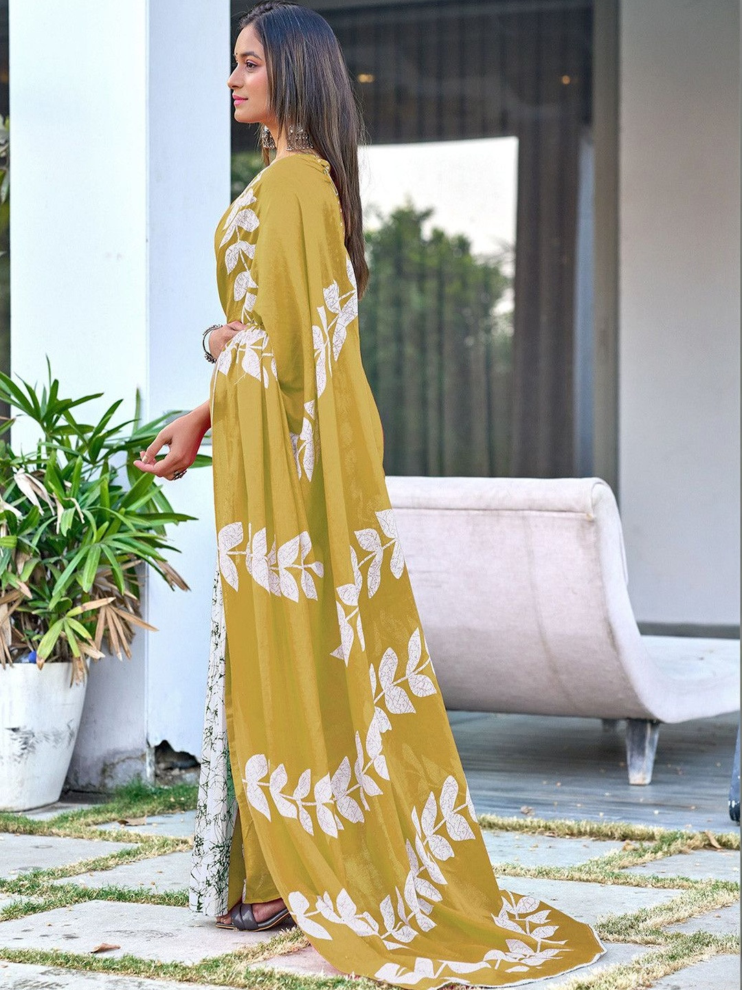 HMP Fashion Floral Half and Half Ikat Saree