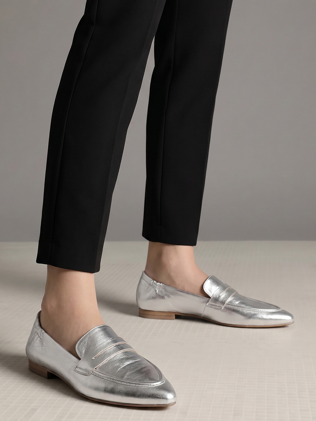 Kenneth Cole Women Metallic Silver Leather Loafers