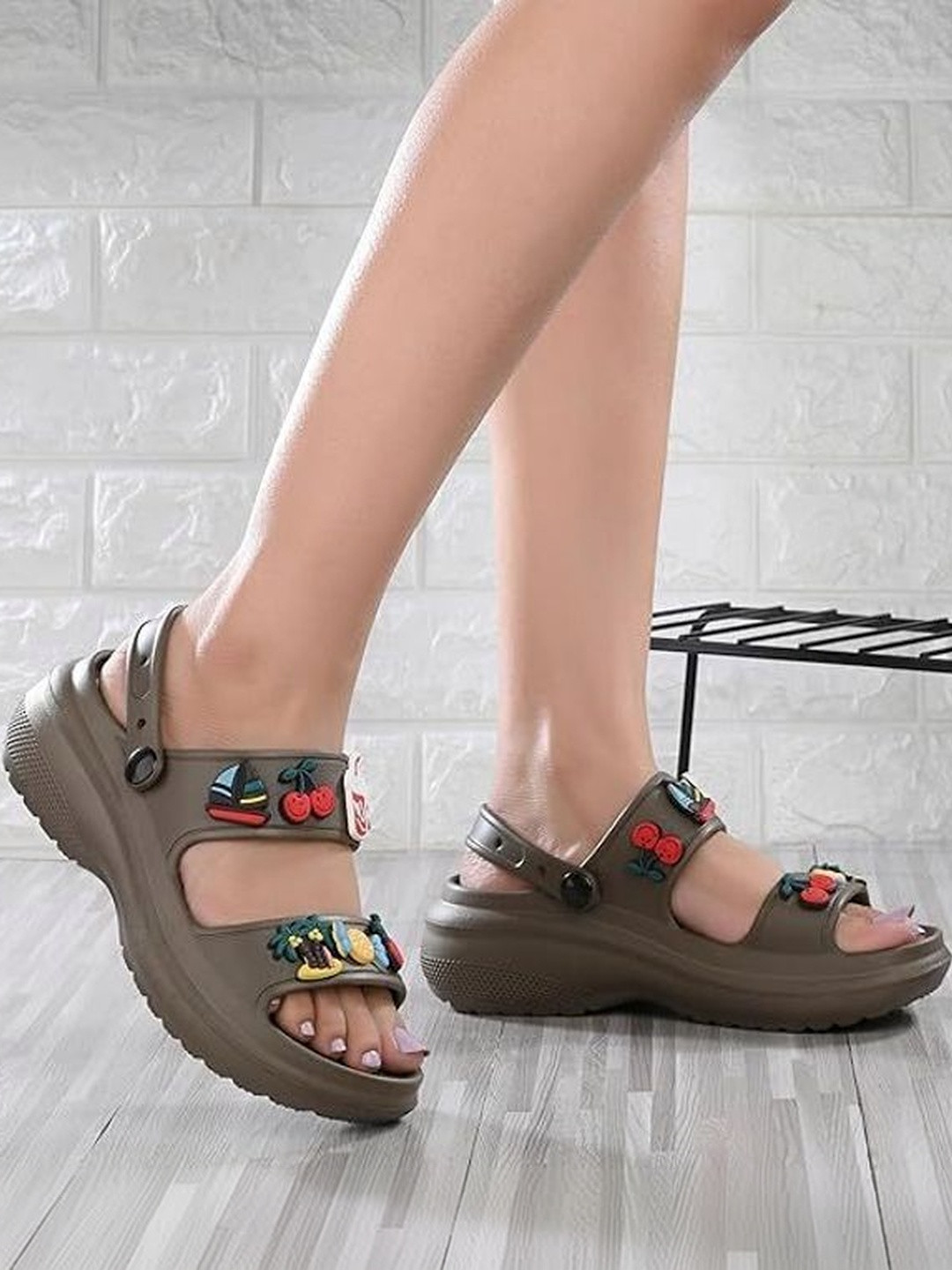 CROSSKIX Women Embellished Slip-On Clogs