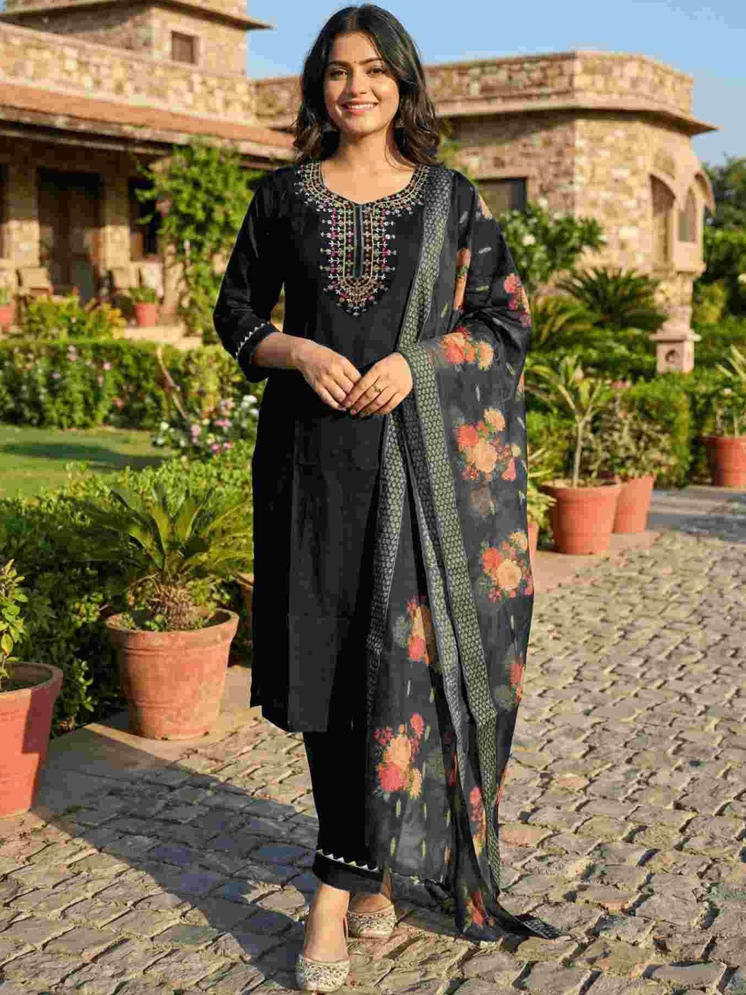 Moda Rapido Women Floral Embroidered Regular Thread Work Pure Cotton Kurta with Trousers & With Dupatta