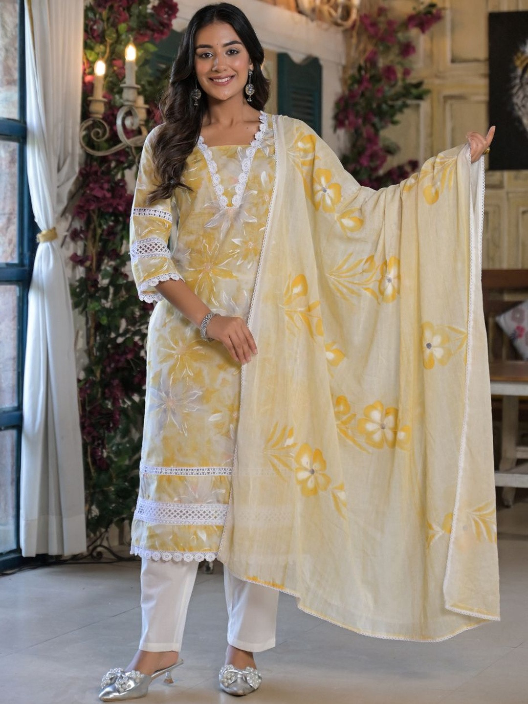 RiRi Women Floral Printed Regular Pure Cotton Kurta with Trousers & With Dupatta
