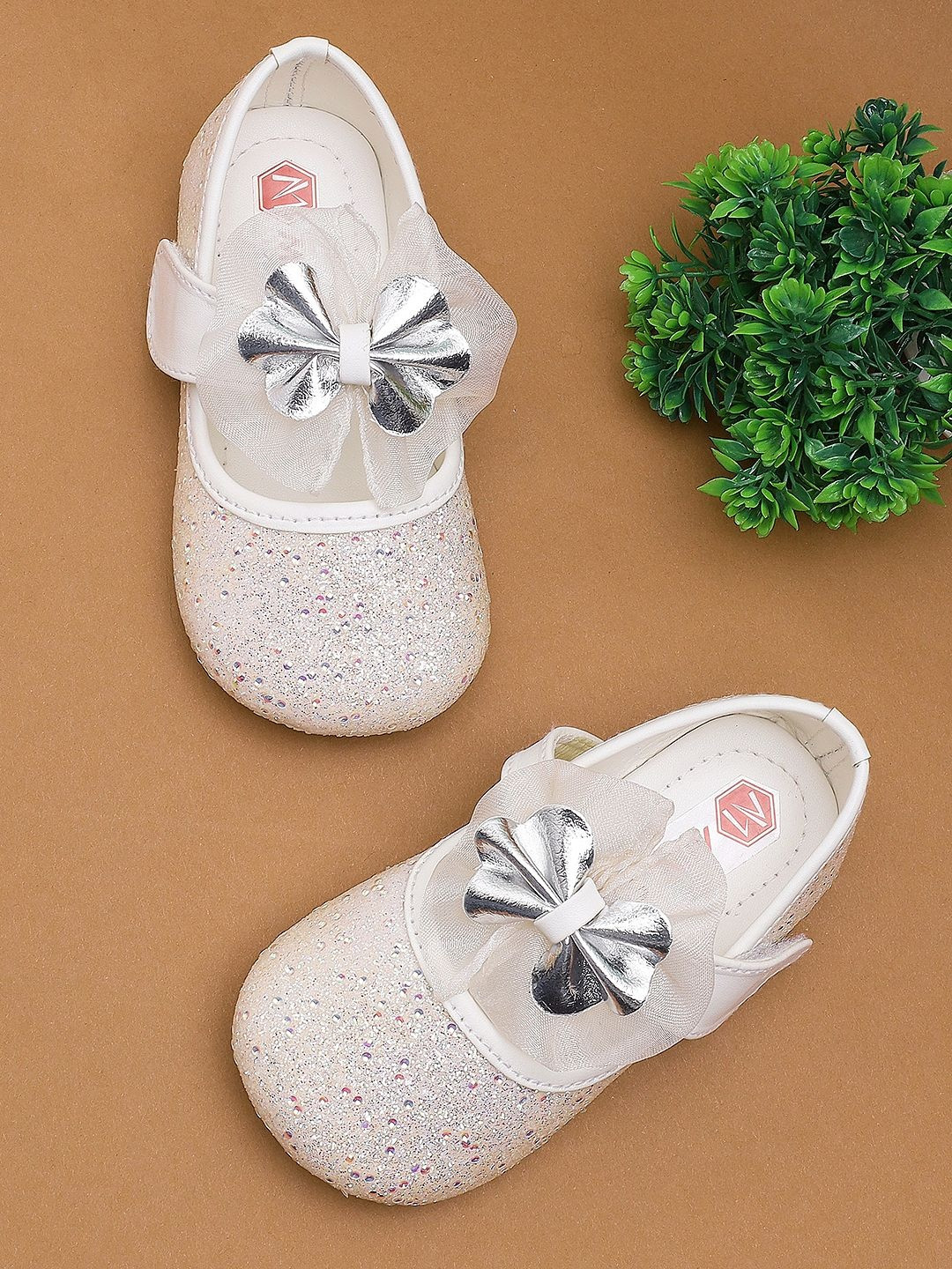 Minesole Girls Textured PU Casual Shoes