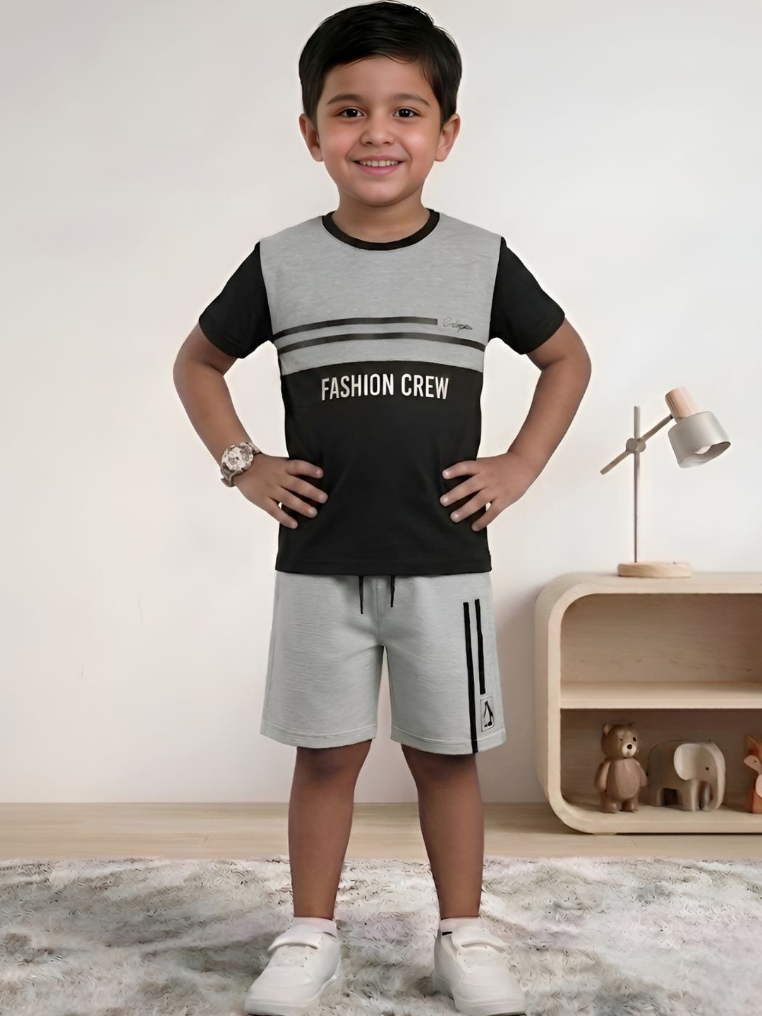 CUTE N TIGHT Boys Colourblocked T-shirt with Shorts