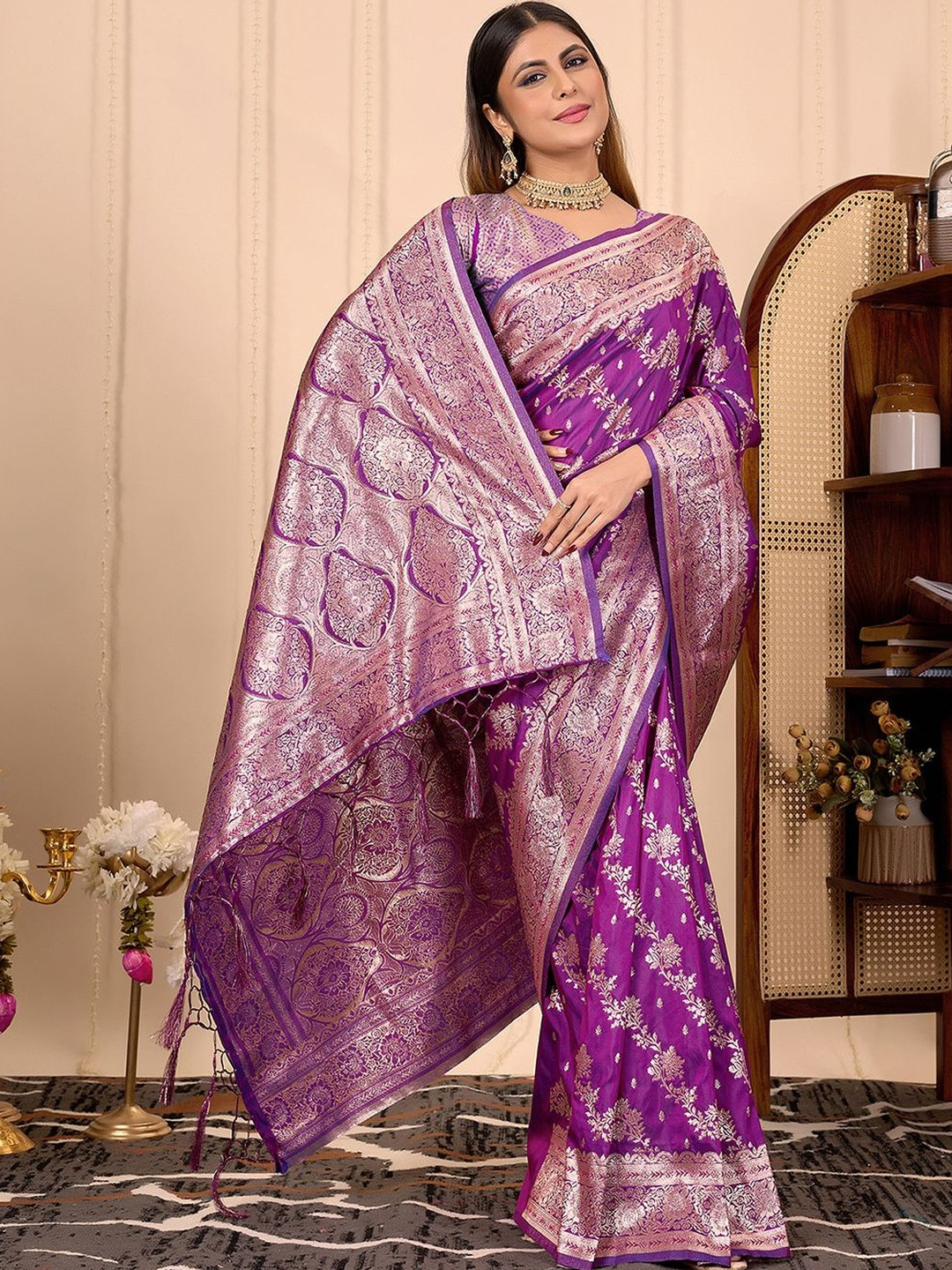 FABRINO Woven Design Zari Art Silk Heavy Work Banarasi Saree