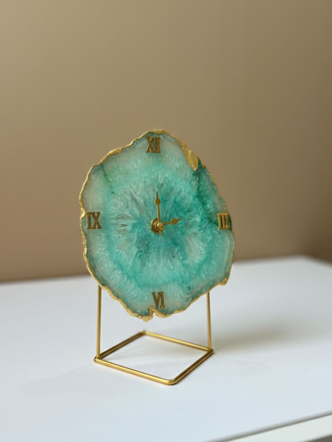 HOMEARTE Green & White Geometric Vintage Table Clock