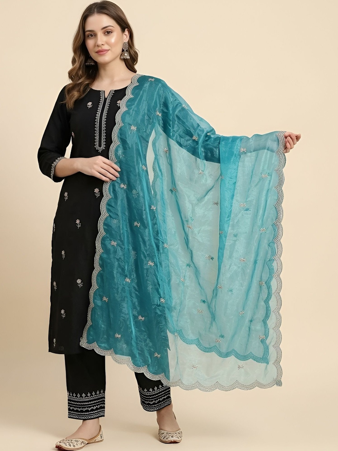 MUFFLY Ethnic Motifs Embroidered Dupatta with Thread Work