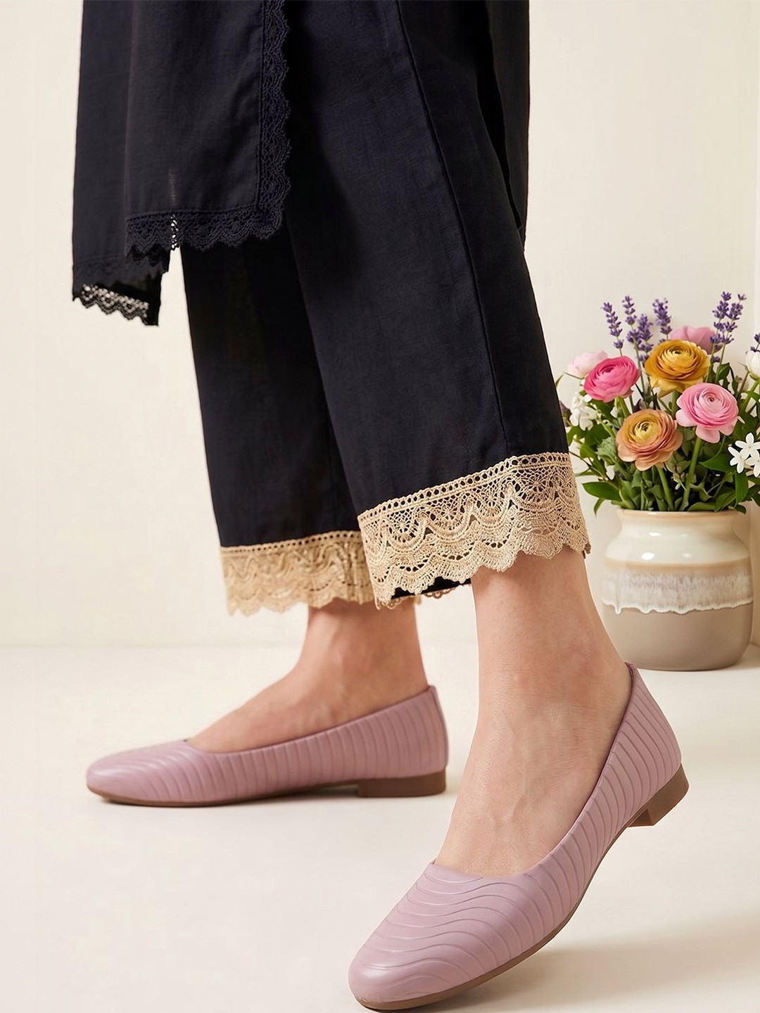 Stylestry Women Pointed Toe Ballerinas