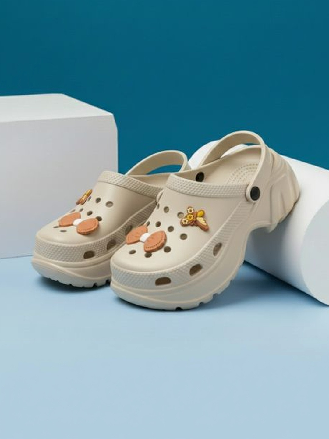 ZOOMBIE Women Embellished EVA Clogs