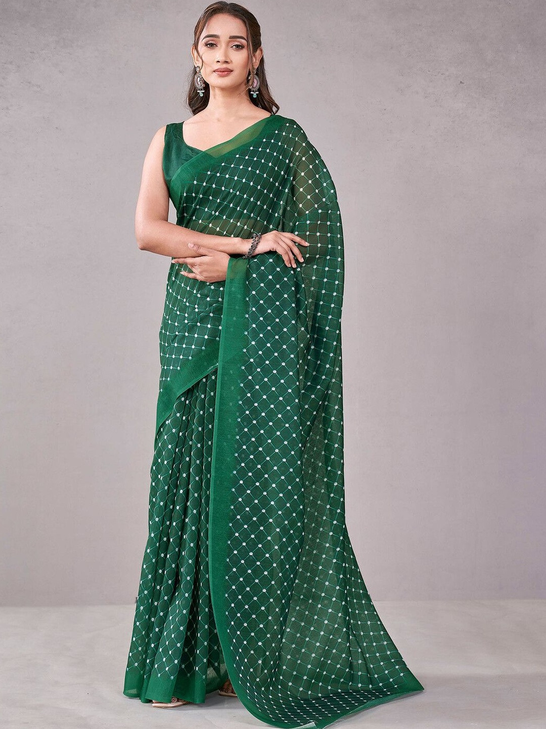 Satrani Geometric Embellished Saree With Blouse Piece