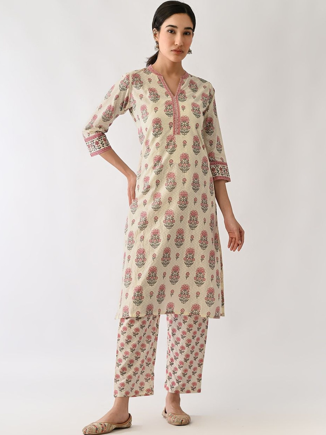 Sabhyata Women Floral Printed Regular Pure Cotton Kurta with Trousers