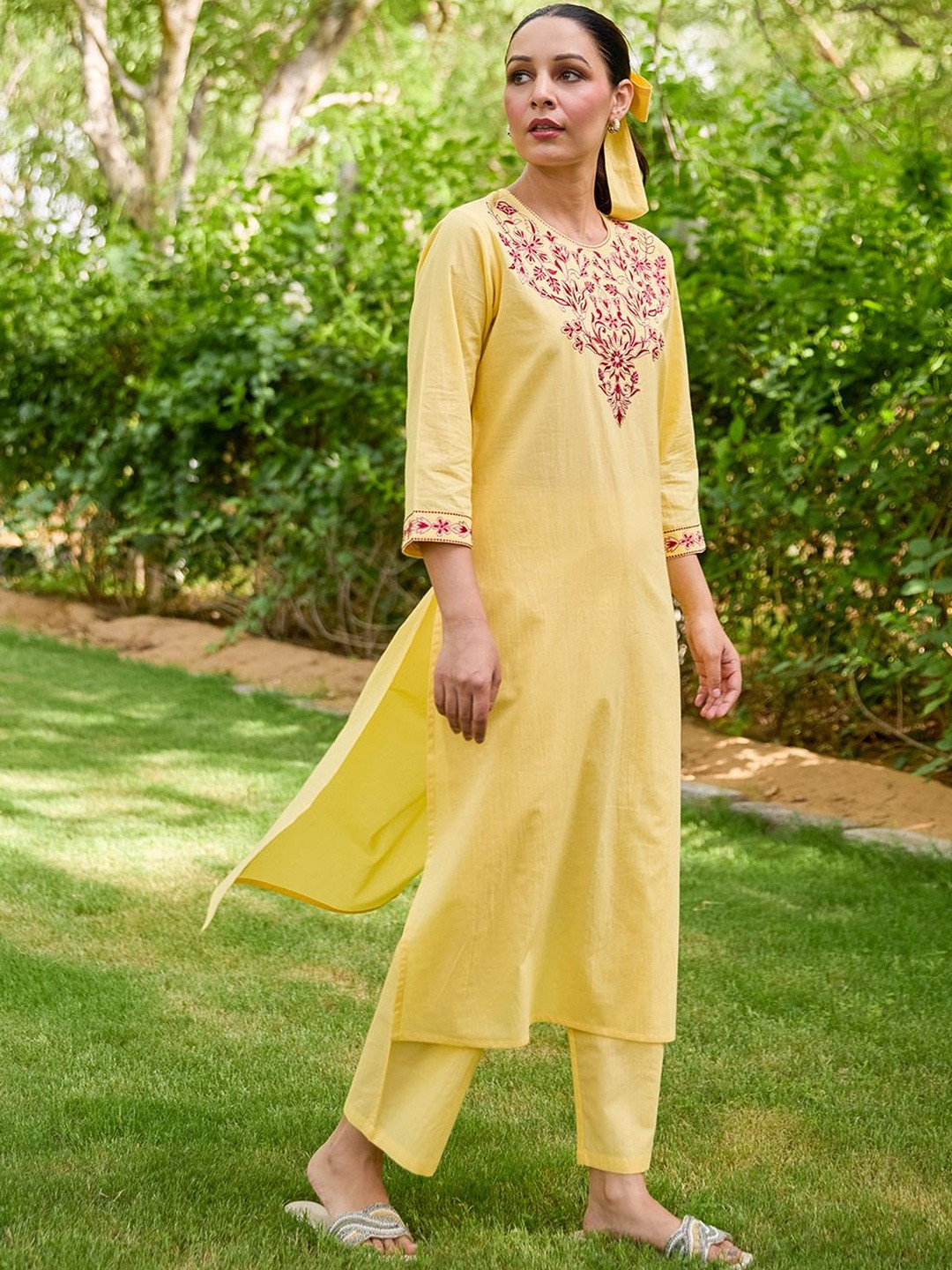 anayna Women Ethnic Motifs Embroidered Regular Thread Work Pure Cotton Kurta with Trousers
