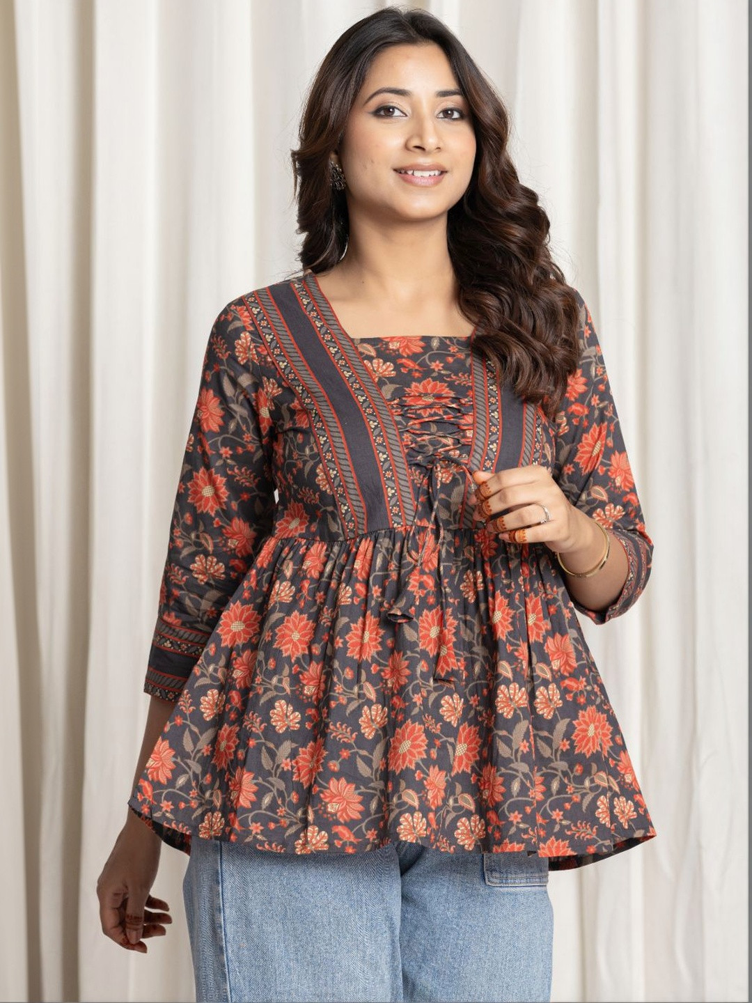 SANGAKURTI Women Floral Printed Peplum Top