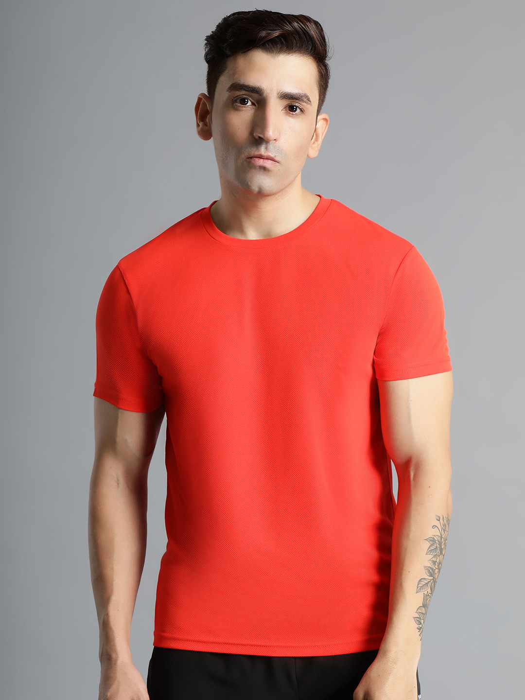 hummel Men Orange Solid Regular Fit T-Shirt