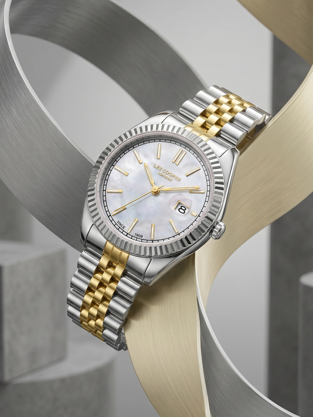 Lee Cooper Women Brass Mother of Pearl Dial & Stainless Steel Bracelet Style Straps Analogue Watch