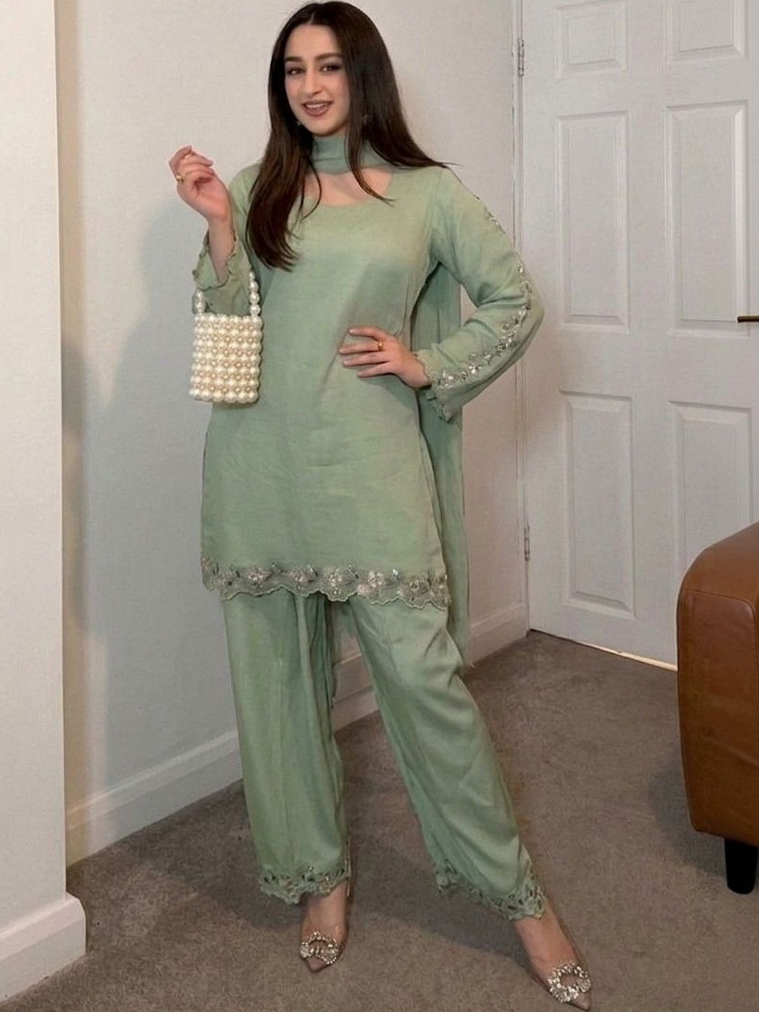 SUPPAR SLEAVE Women Floral Embroidered Regular Kurta with Palazzos & With Dupatta