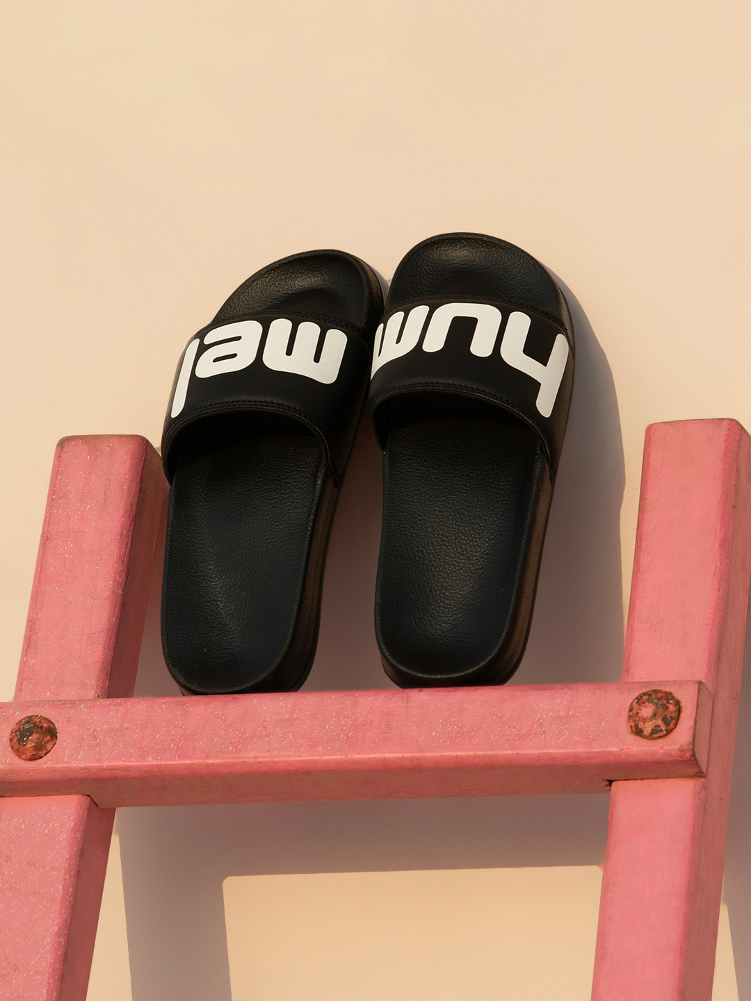 hummel Men Black & White Printed Sliders
