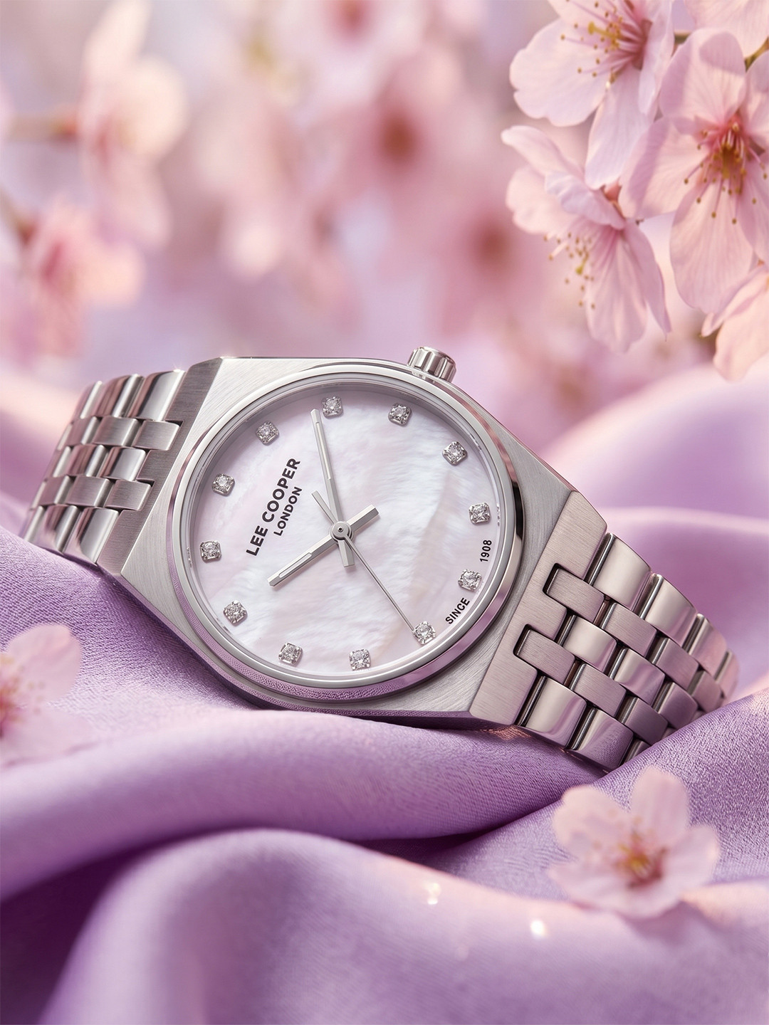 Lee Cooper Women Brass Mother of Pearl Dial & Stainless Steel Bracelet Style Straps Analogue Watch