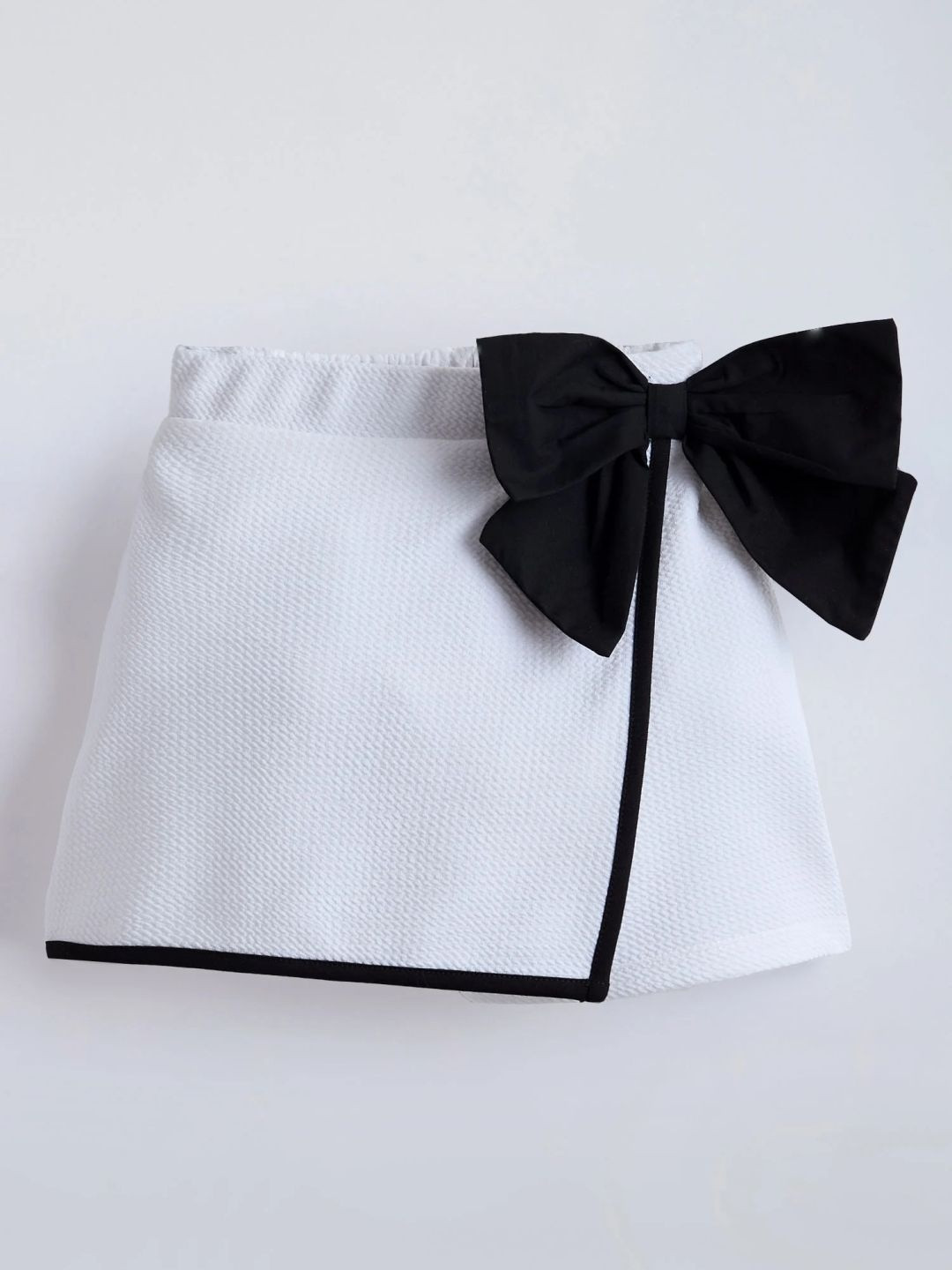 Hopscotch Textured Bow Applique Cotton Skorts