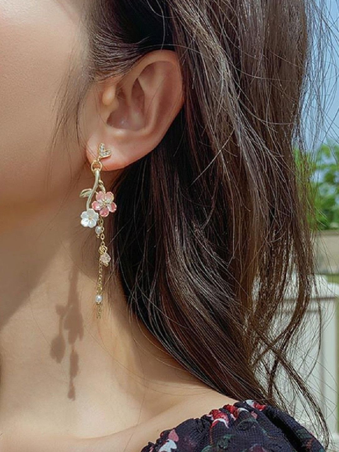 ISHKAARA Alloy Contemporary Drop Earrings