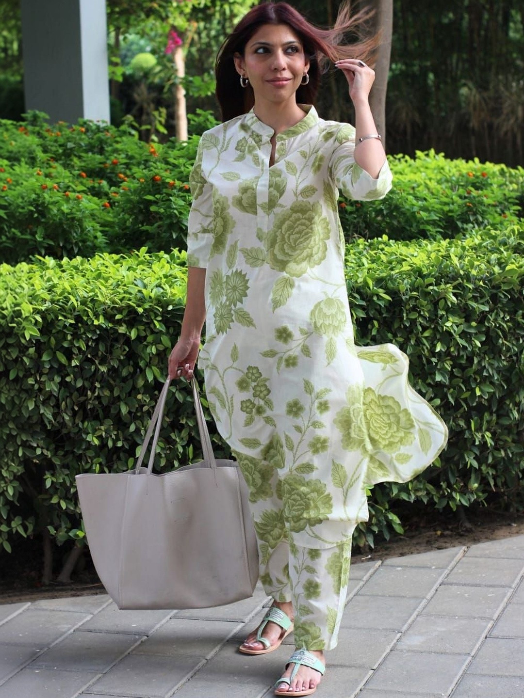Moda Rapido Women Floral Printed Regular Kurta with Trousers