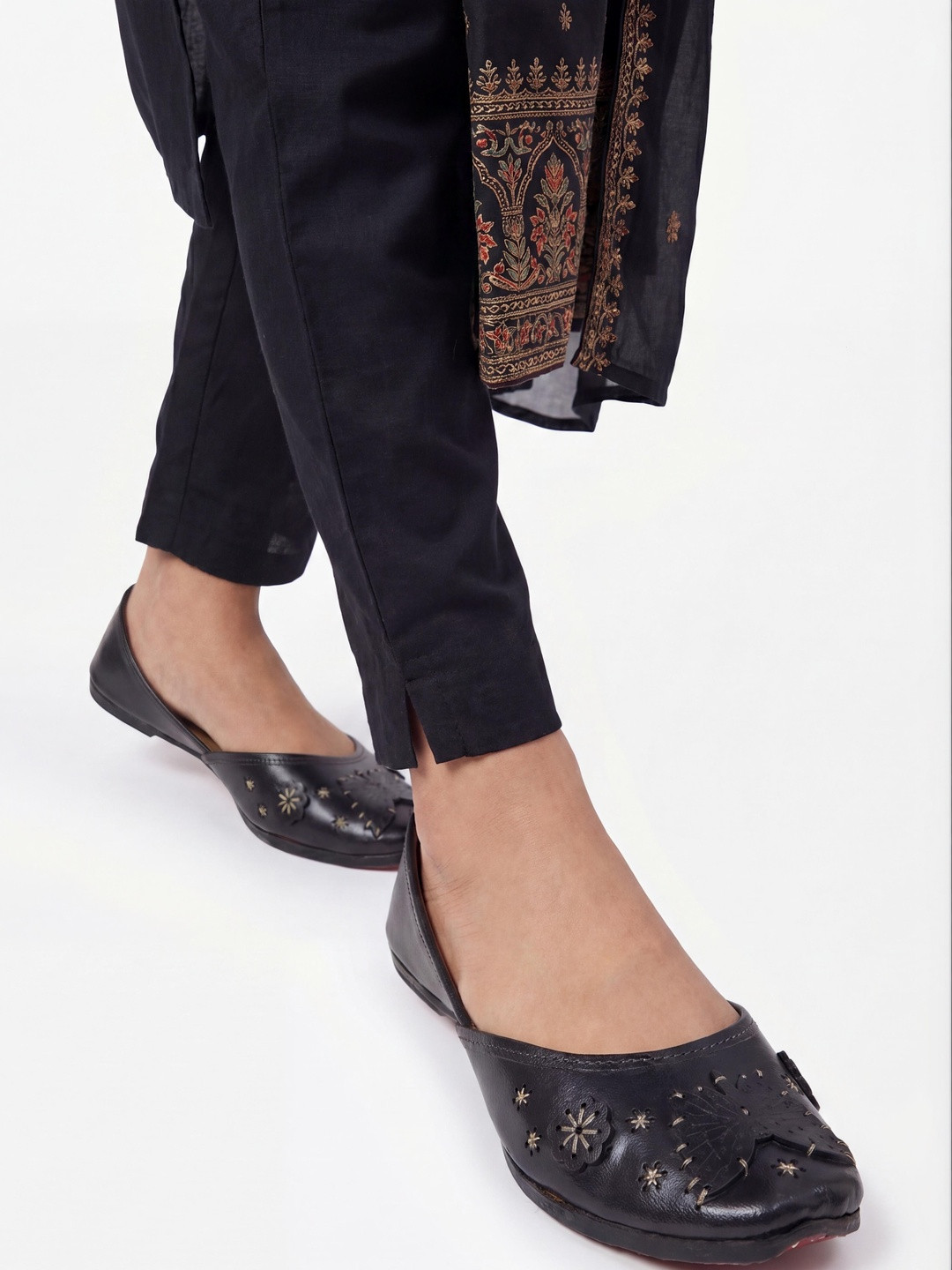 Fulkari Women Embellished Ethnic Mojaris