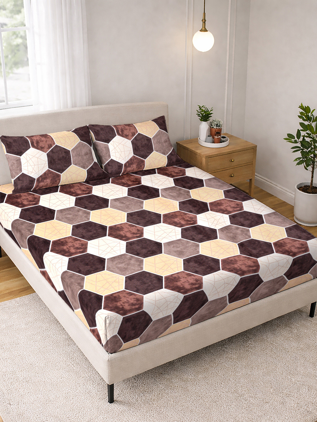 FABINALIV Multicoloured Geometric Pollycotton 300 TC Super King Bedsheet & 2 Pillow Covers