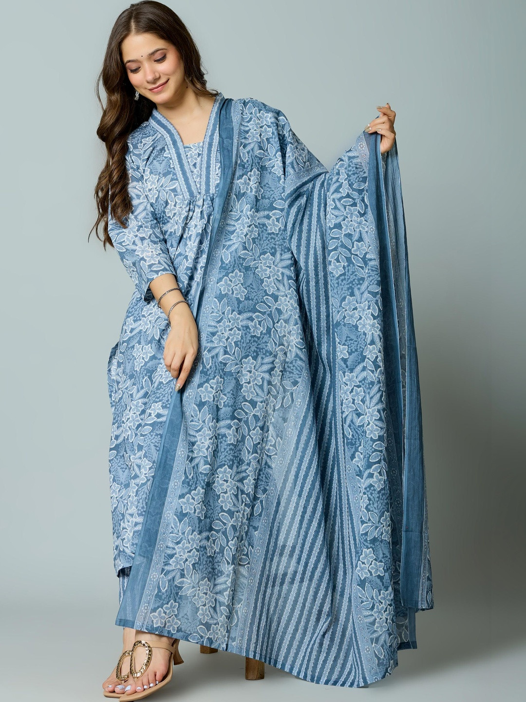 Aradhika Women Floral Printed Regular Pure Cotton Kurta with Trousers & With Dupatta